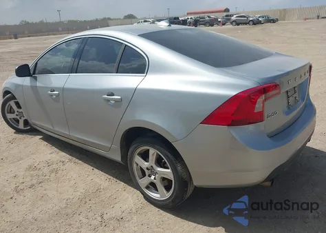 2013 Volvo S60 T5/T5 Platinum/T5 Premier/T5 Premier Plus z USA, uszkodzony, nr VIN YV1612FS0D2231027